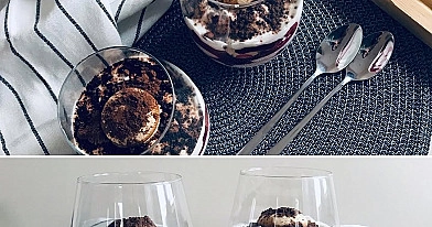 Tiramisu su vyšniomis, graikišku jogurtu ir maskarpone