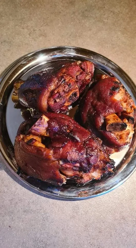 Karka kamado tipo grilyje (marinuota giroje)
