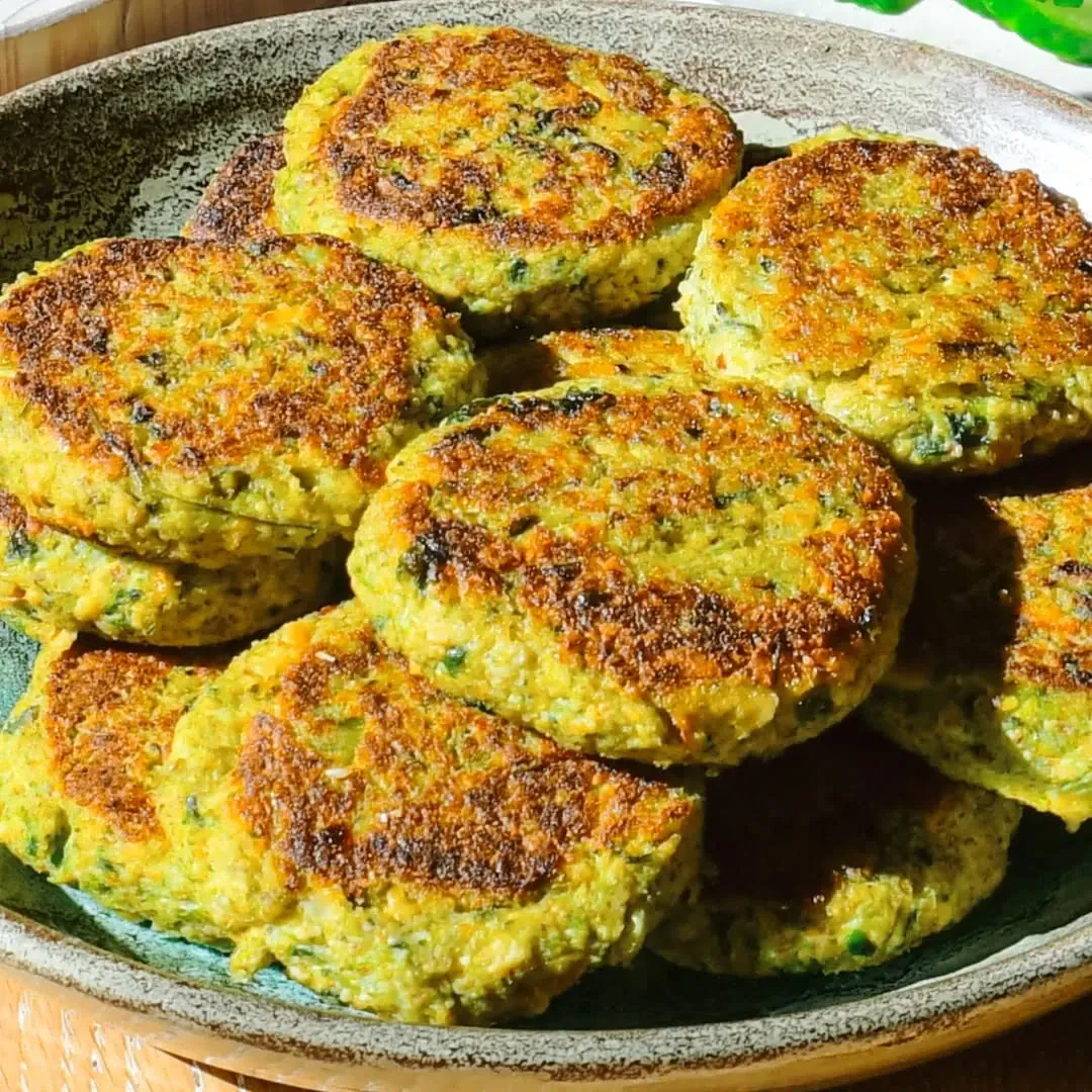 Vegetariški brokolių ir sūrio kepsneliai