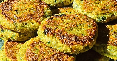 Vegetariški brokolių ir sūrio kepsneliai
