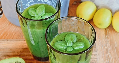 Žaliasis energijos užtaisas - kokteilis su kiviais, kriaušėmis ir špinatais  🥝🍐🌱