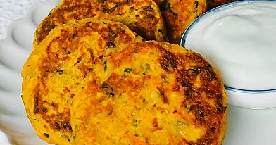 Lęšių kepsneliai - maltinukai su kvietinėmis kruopomis, svogūnais ir česnaku