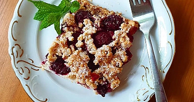 Trupininis šilauogių pyragas (blueberry buckle)