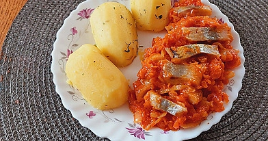 Audronės silkė su morkomis, paprikomis, svogūnais ir aliejumi