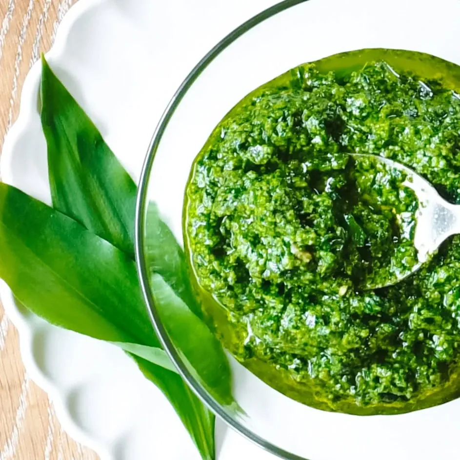 Meškinio česnako pesto padažas - sviestas