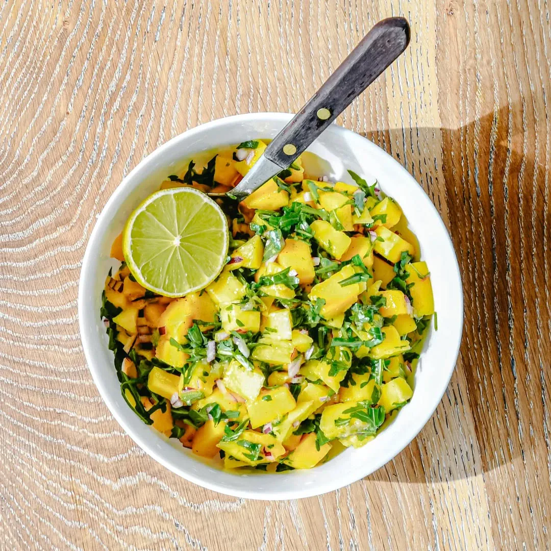 Veganiška mango salsa