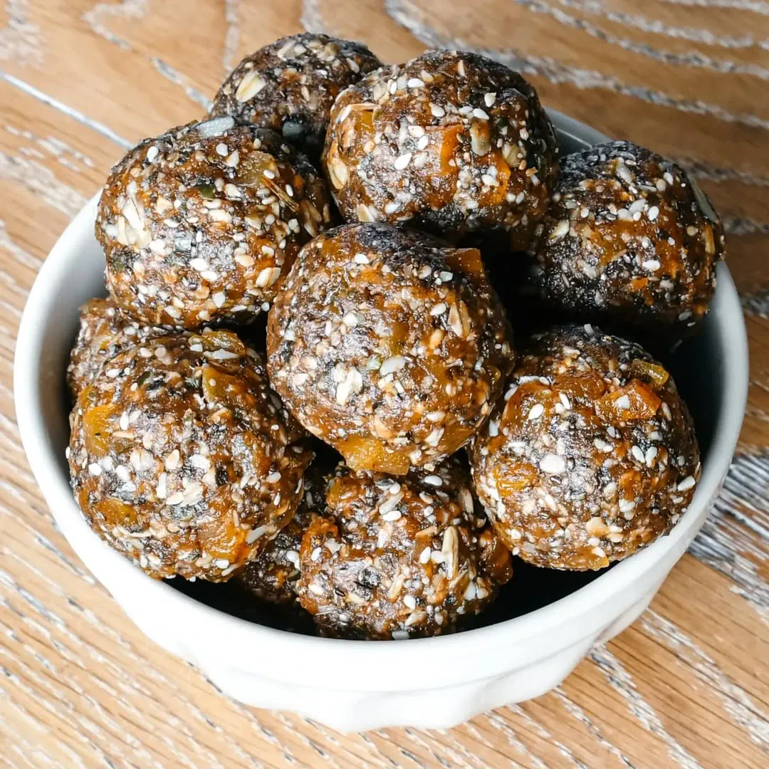 Abrikosų energiniai rutuliukai su riešutų sviestu - energy balls (vegan)