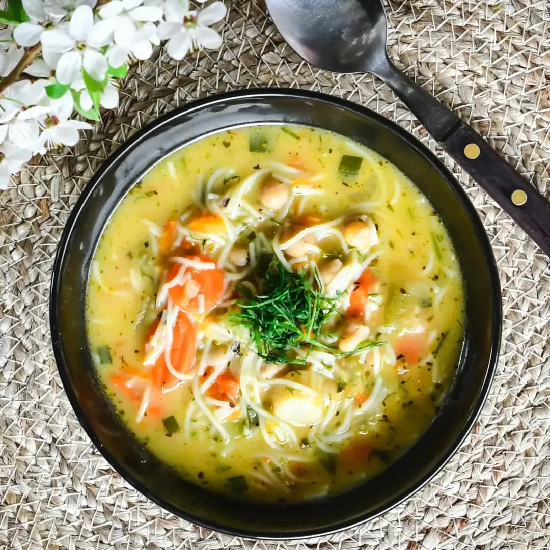 Veganiška daržovių ir avinžirnių sriuba su makaronais 🥣