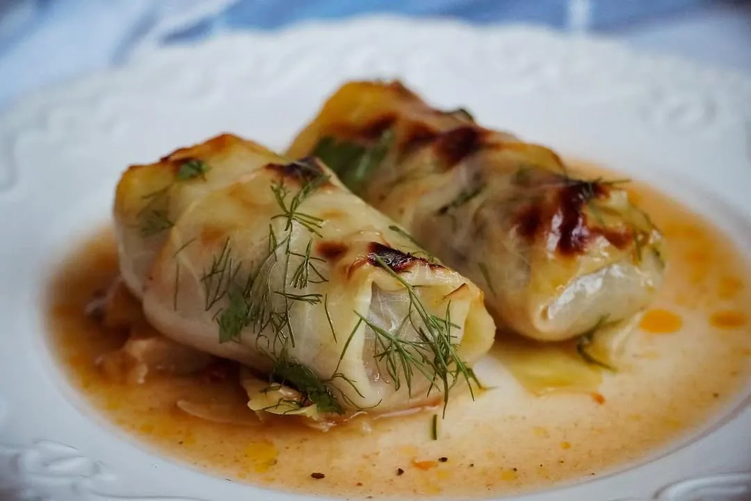 Keto balandėliai su faršu be ryžių su džiovintų baravykų padažu pagal Beatą