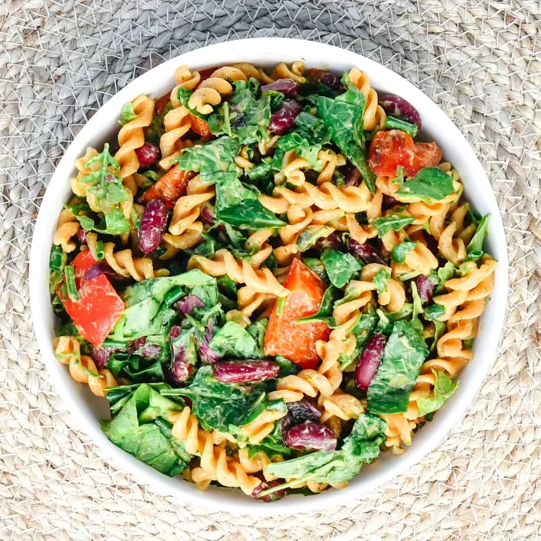 Sočios ir maistingos raudonųjų lęšių makaronų salotos 🥗