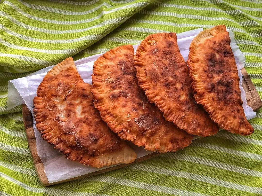 Čeburekai su mėsa, kepti orkaitėje