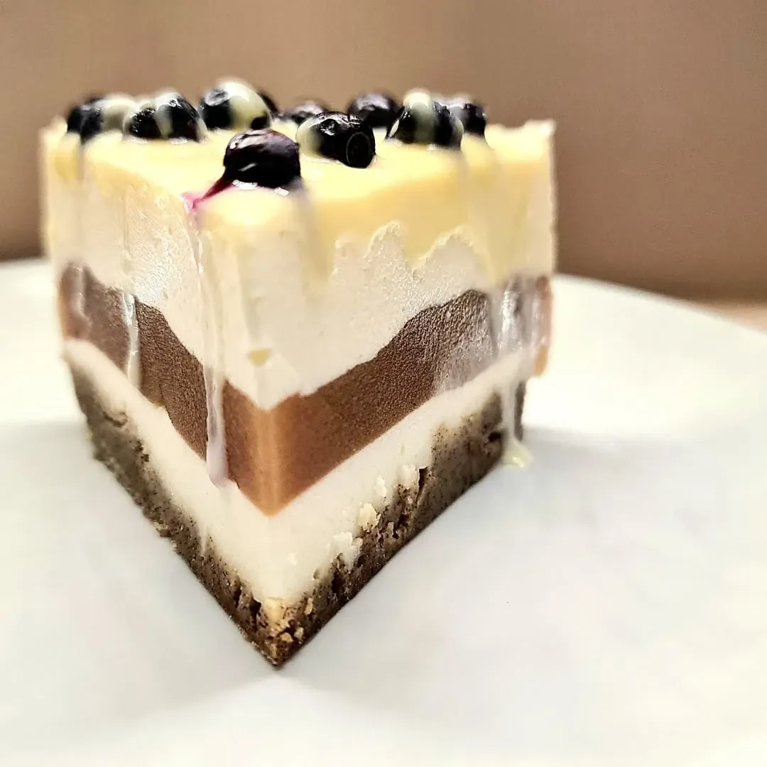 Lengvas mažai kaloringas vaisinis tortas su varške ir želatina be miltų