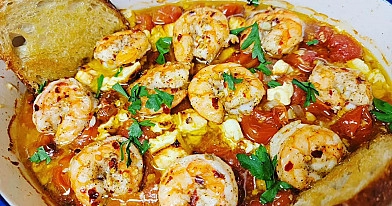 Saganaki - užkeptos krevetės su feta sūriu ir pomidorais