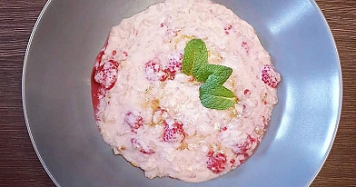 5-ių grūdų košė su varške ir avietėmis 😋