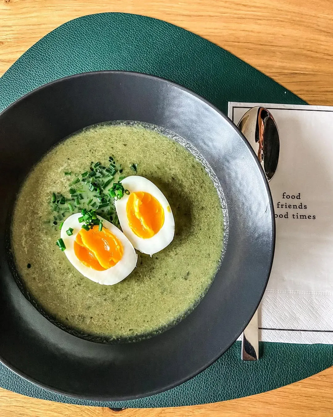 Florencijos špinatų sriuba su kiaušiniais ir parmezano sūriu