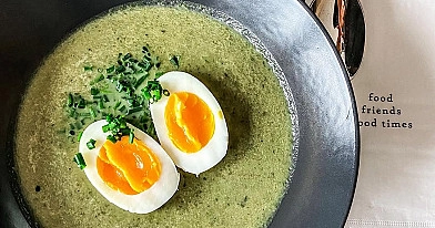 Florencijos špinatų sriuba su kiaušiniais ir parmezano sūriu