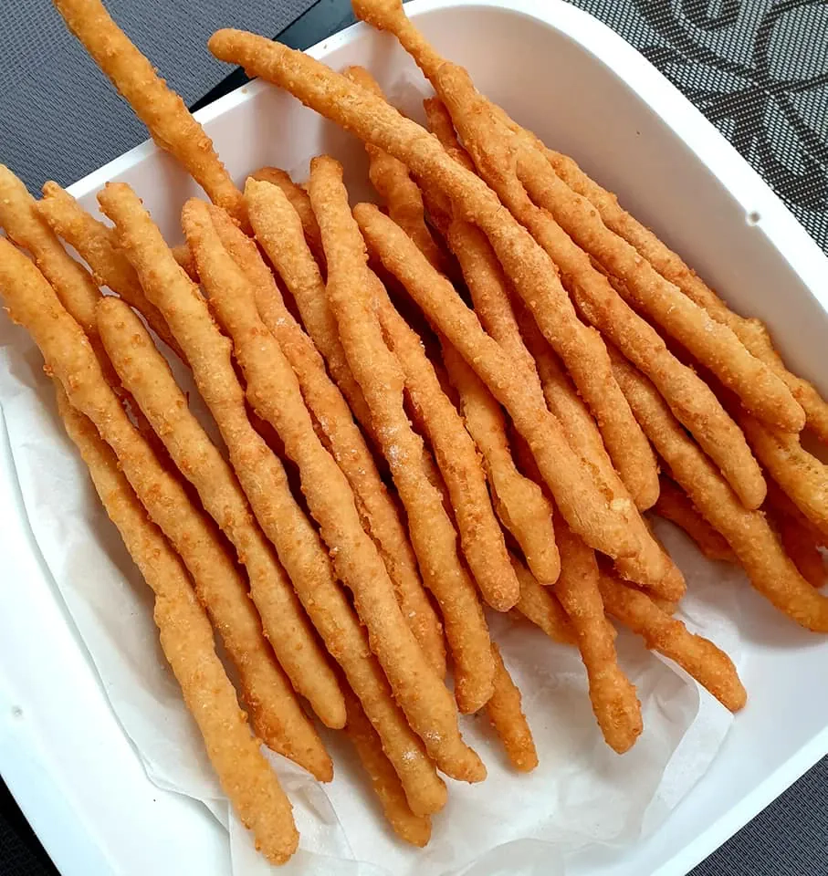 Tarkuoto fermentinio sūrio lazdelės su kiaušiniu