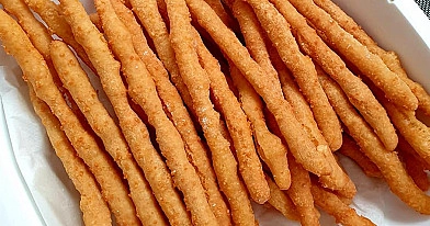 Tarkuoto fermentinio sūrio lazdelės su kiaušiniu