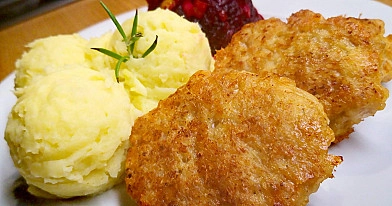 Vištienos kepsniai su fermentiniu sūriu tešloje