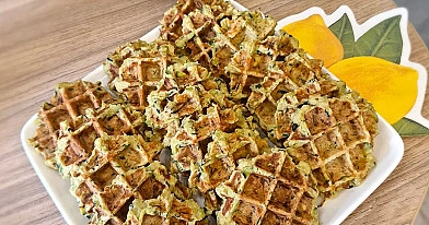 Burokine tarka tarkuotų cukinijų vafliai su avokado padažu 🥑🍋