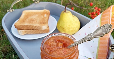 Skaidri kriaušių uogienė