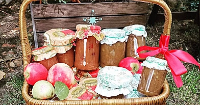 Obuolienė su citrusų žievelėmis ir prieskoniais