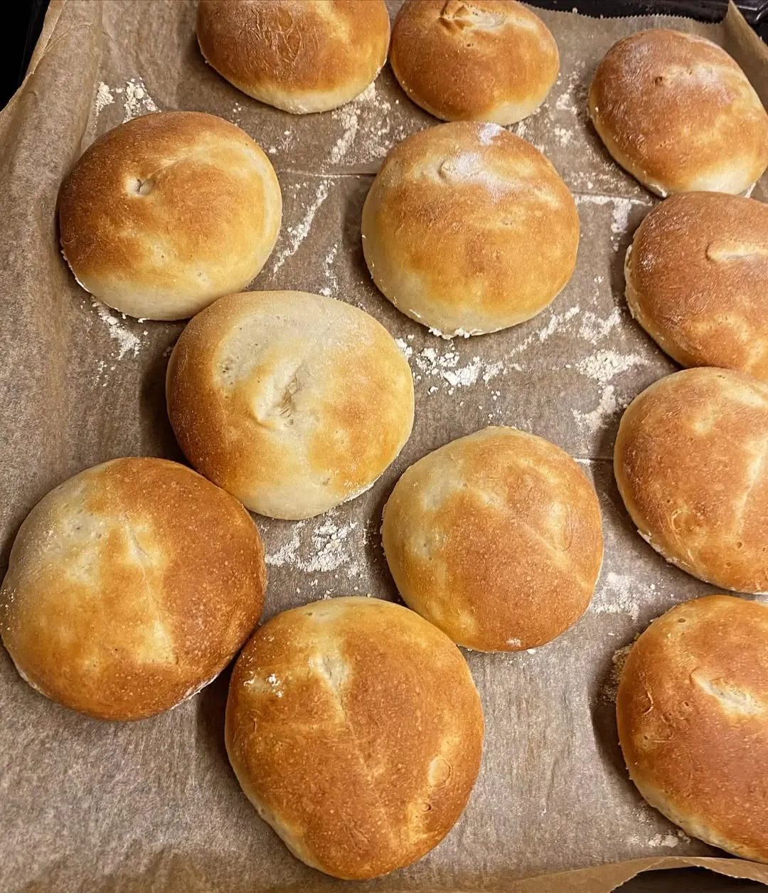 Nerealiai minkštos mielinės varškės bandelės