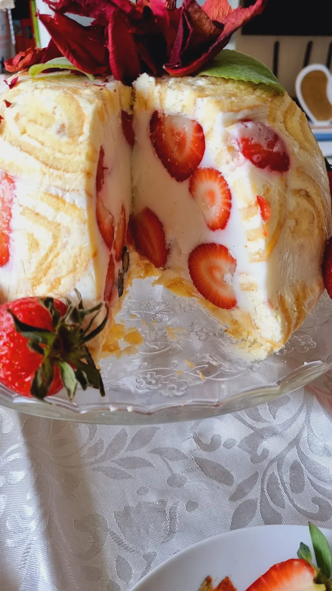 Kuršėnų vyniotinio tortas su braškėmis pagal Beatą