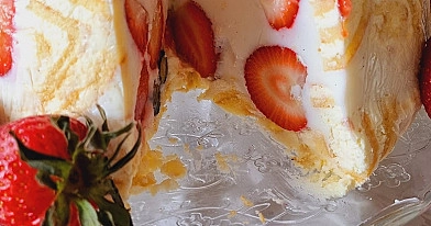 Kuršėnų vyniotinio tortas su braškėmis pagal Beatą