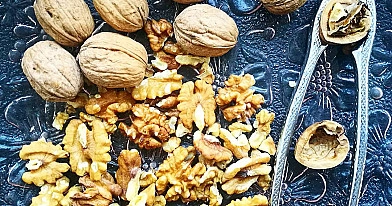 Graikiniai riešutai su medumi ir kanapine druska