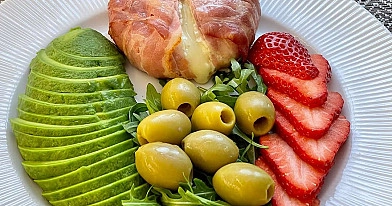 Keptas camembert sūris su šonine