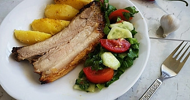 Česnakinė šoninė su traškia odele