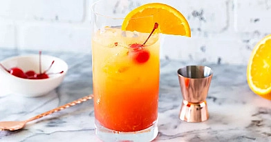 Tequila Sunrise ("Tekilos saulėtekis") alkoholinis kokteilis