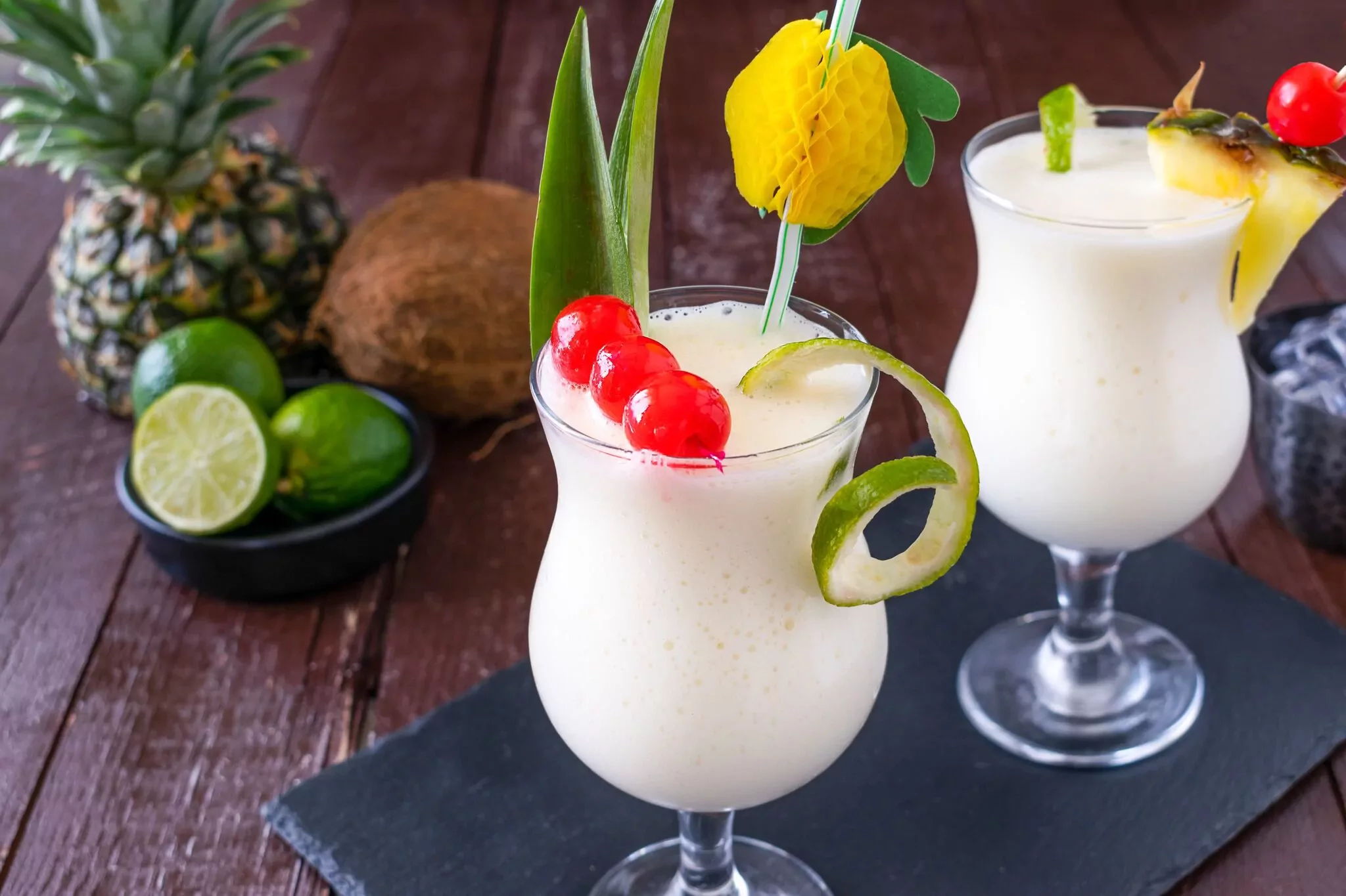 Piña colada (Pinakolada) - romo ir ananasų sulčių kokteilis