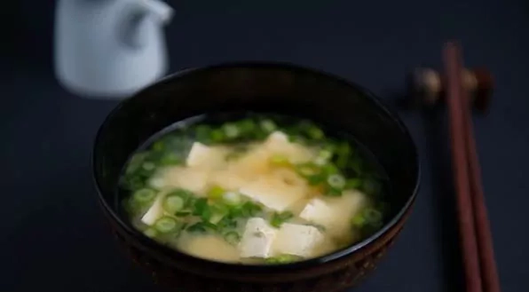 Miso sriuba su tofu