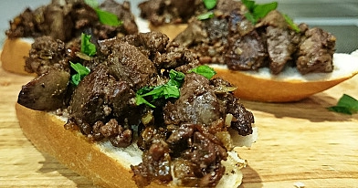 Ančiuvis su vištienos kepenėlėmis - toskaniškas kepenėlių užkandis