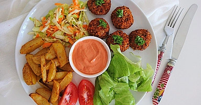 Veganiški / vegetariški bulgur kruopų ir raudonųjų pupelių kepsneliai kepti orkaitėje