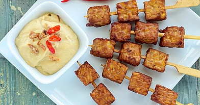 Veganiškas Tempė (Tempeh) "šašlykas" be glitimo keptas keptuvėje