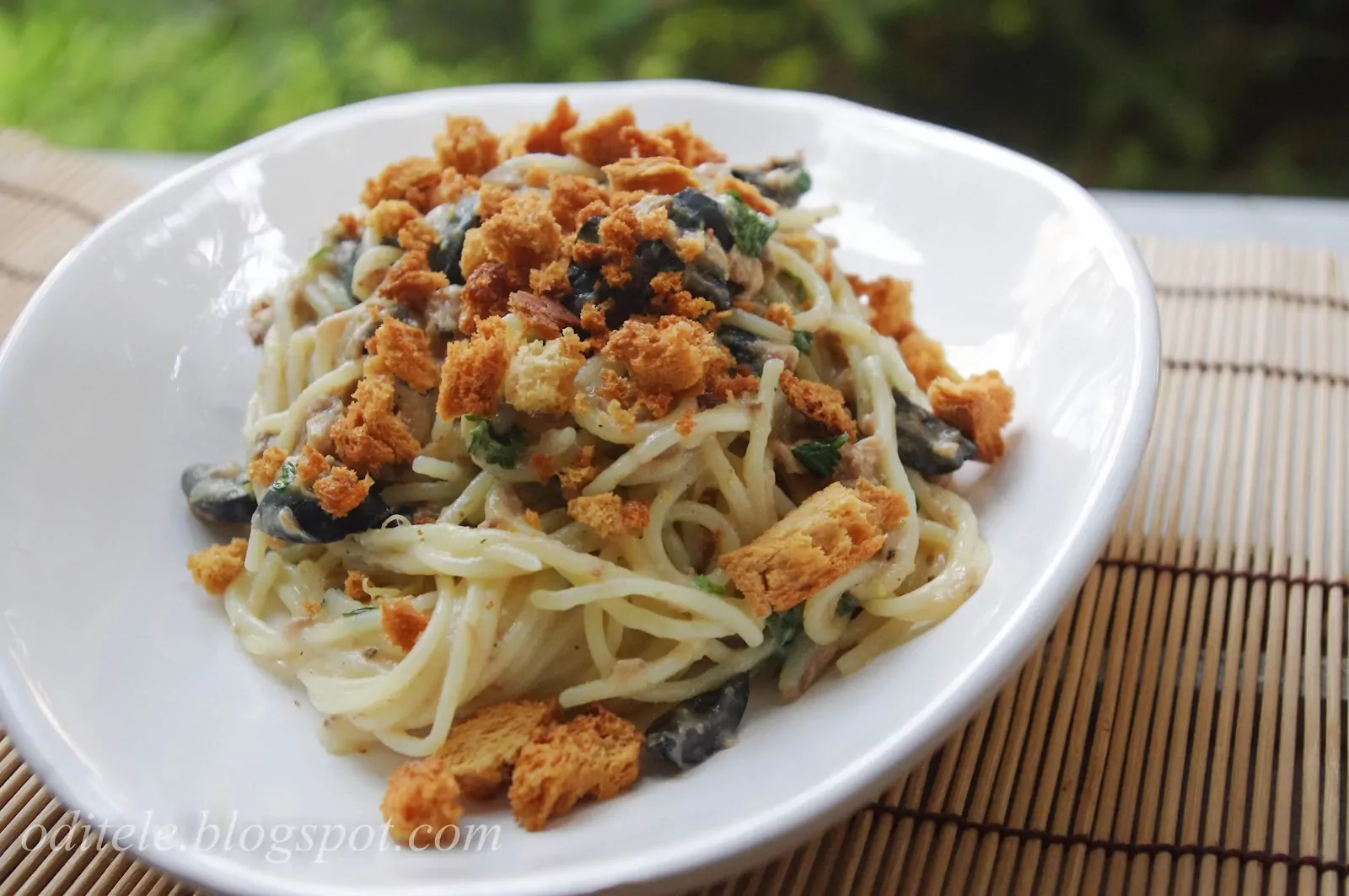 Spageti makaronai su tunu, citrina ir džiūvėsėliais