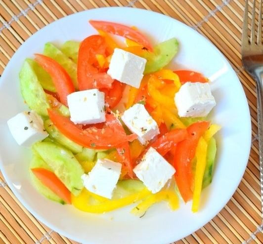 Salotos su feta