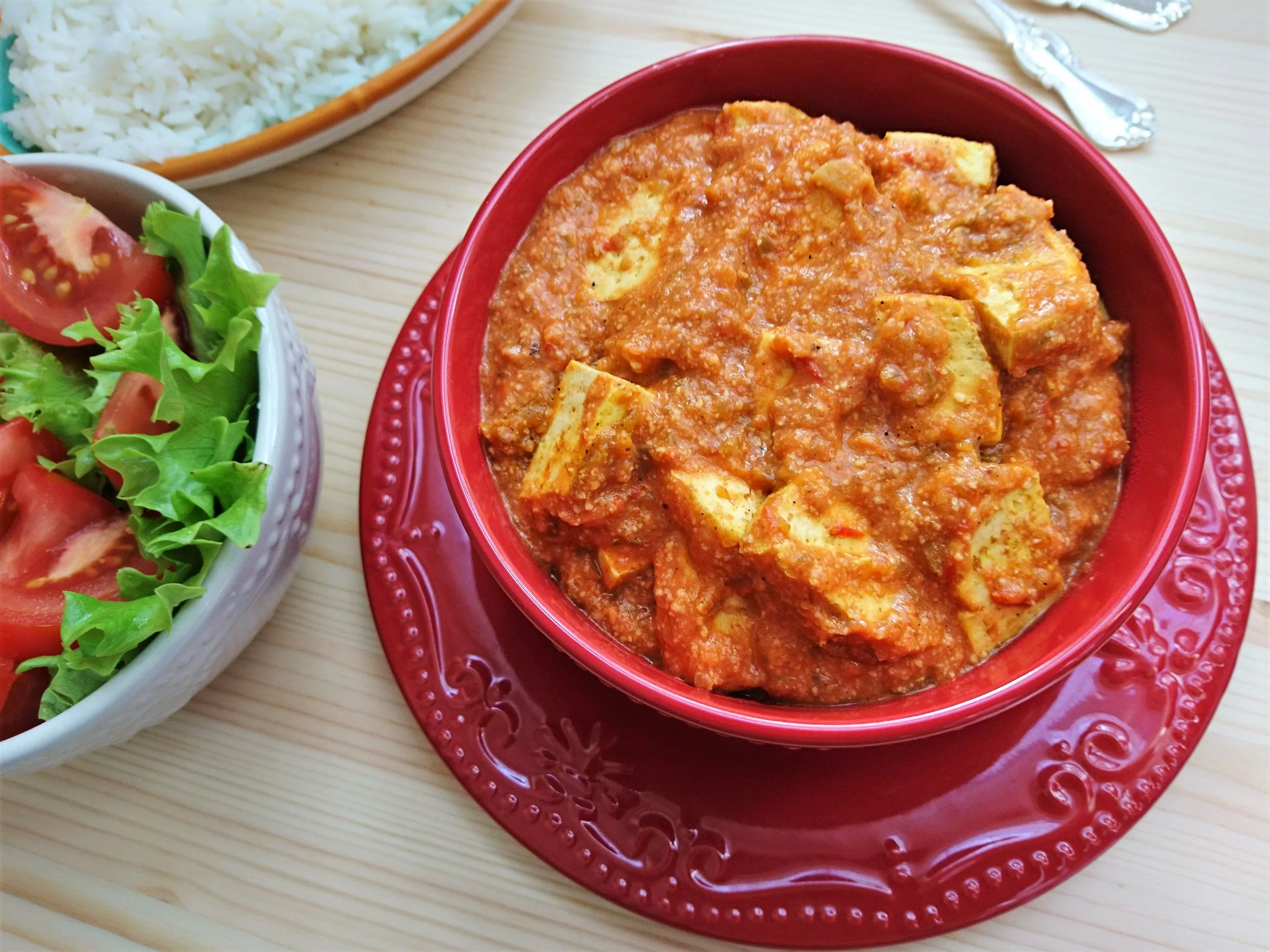 Veganiškas indiškas tofu karis - troškinys (Butter Masala)