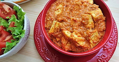 Veganiškas indiškas tofu karis - troškinys (Butter Masala)