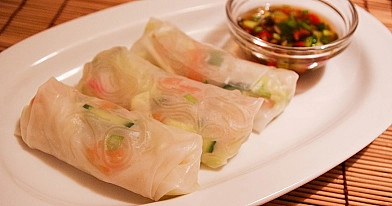 Spring rolls sultinukai su lašiša (ryžių lapeliai)