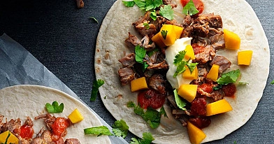 Carnitas - tacos (tako) su plėšyta kiauliena