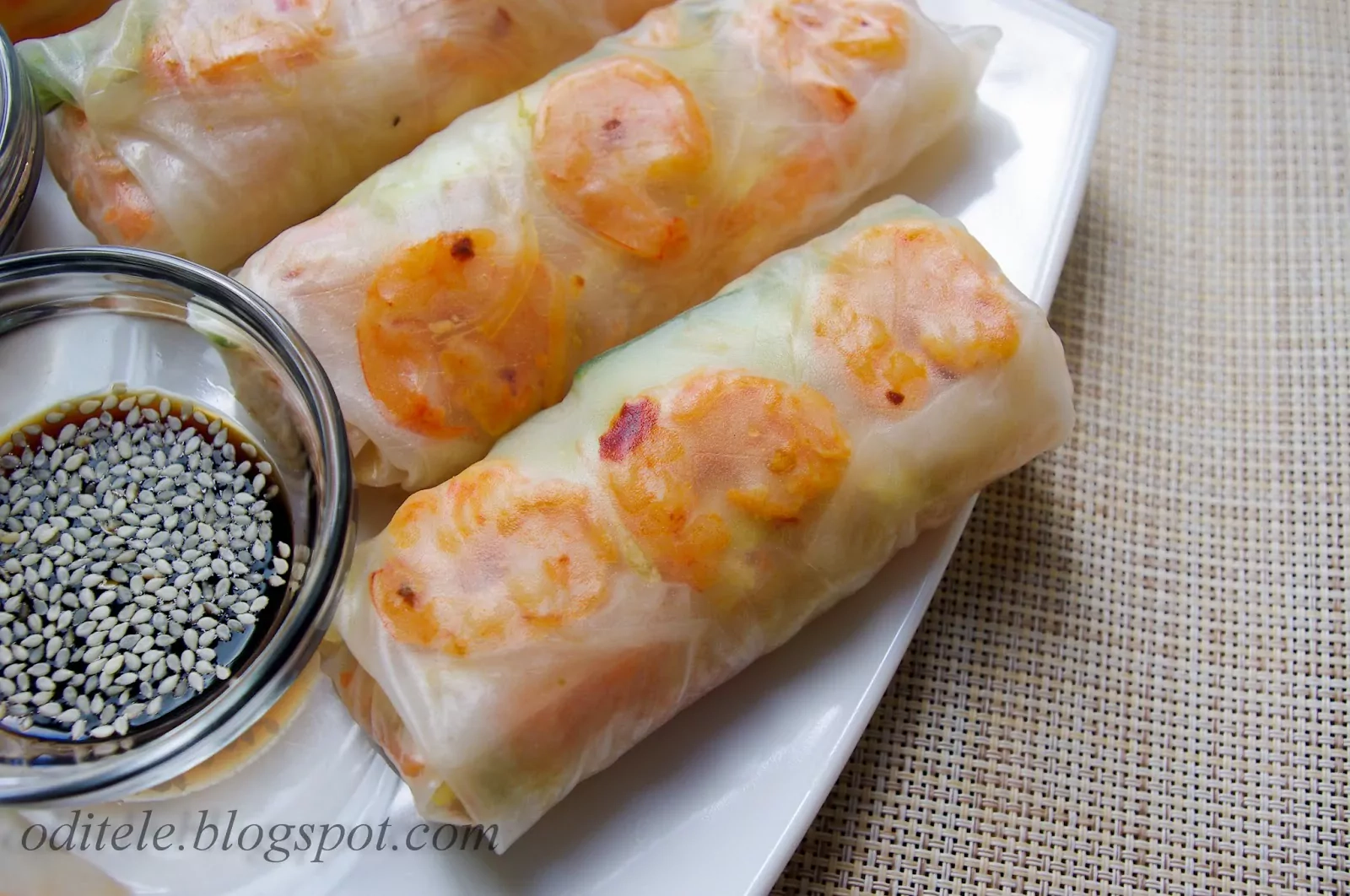 Spring rolls suktinukai (ryžių lapeliai) su krevetėmis ir noodles makaronais